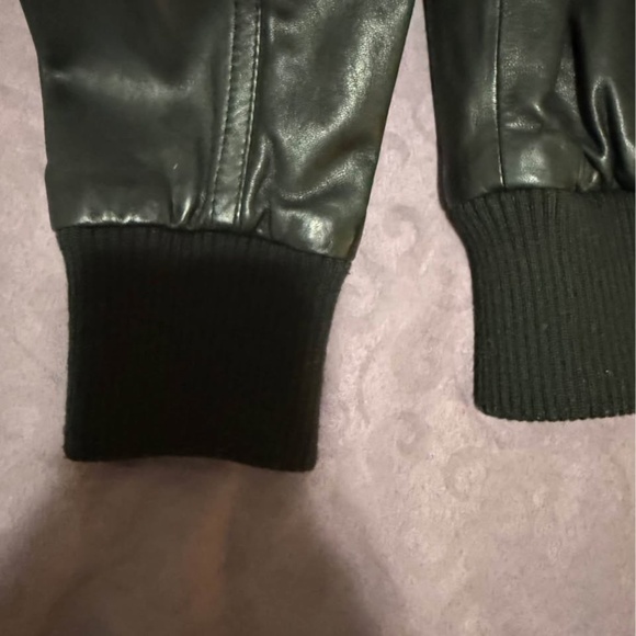 Black leather jacket with hood - Picture 5 of 6